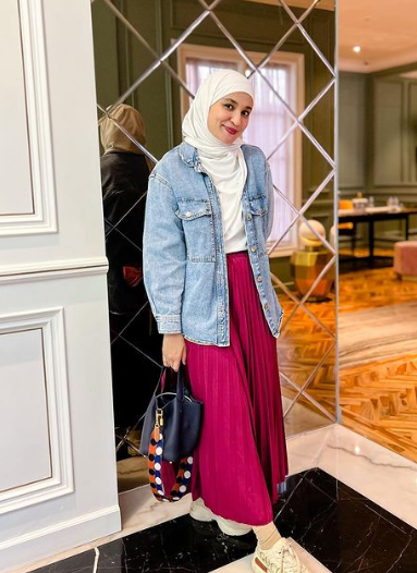 tampil_lebih_kalem_dan_soft_dengan_cardigan_dan_dress