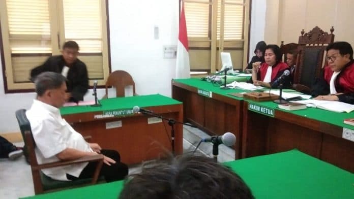 tan_ben_chong_dituntut_jaksa_3_bulan_penjara_jaksa_edmond_purba_ditegur_hakim
