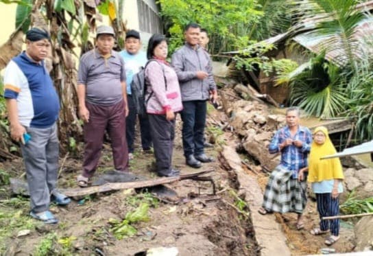 tanah_longsor_terjadi_di_kecamatan_raya_kahean_rumah_warga_dan_gereja_rusak