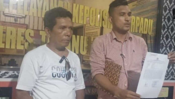 tanda_tangan_diduga_dipalsukan_ketua_dan_sekretaris_nonaktif_pdip_tapteng_lapor_polisi