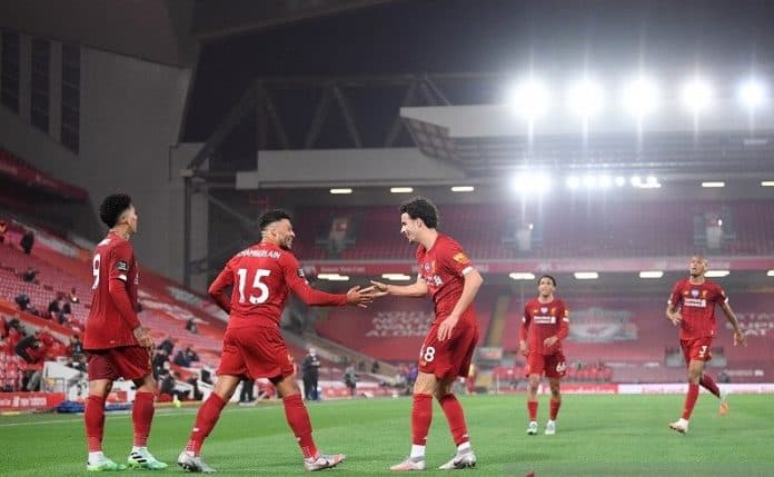 tanduk_chelsea_5_3_liverpool_angkat_trofi_liga_premier_inggris