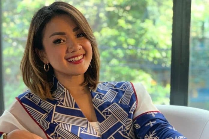 tangis_emosi_nirina_zubir_art_jadi_tersangka_kasus_mafia_tanah