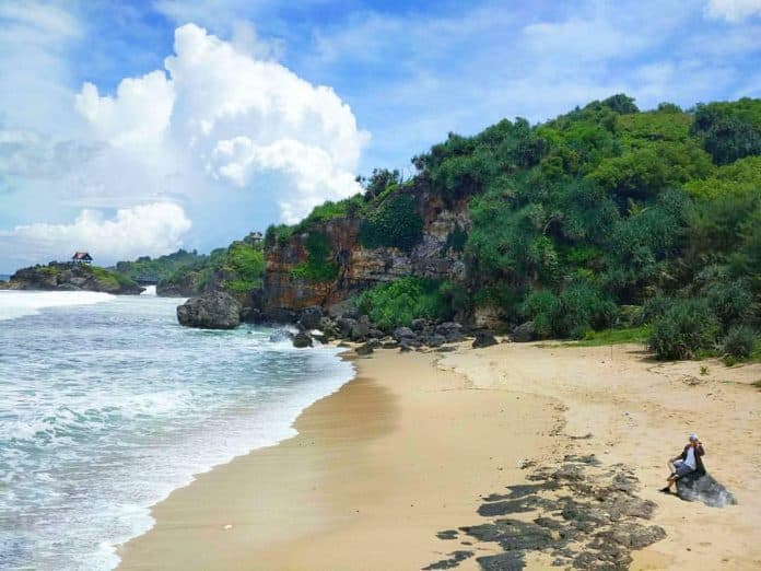 tanya_soal_pantai_saat_pandemi_warganet_diarahkan_ke_rumah_sakit