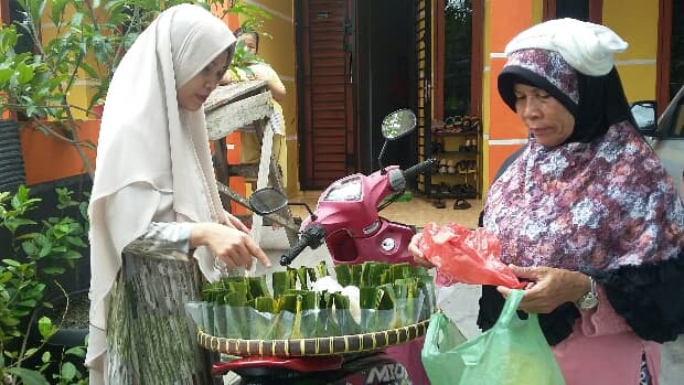 tape_keliling_siantar_beda_bungkus_beda_rasa