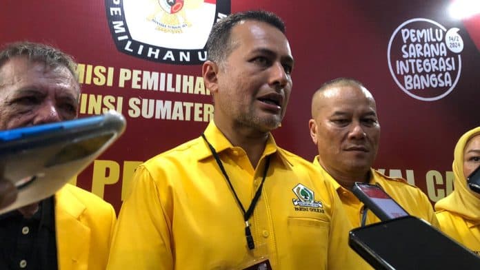 target_raih_6_kursi_di_dpr_ri_dpd_partai_golkar_daftarkan_100_bacalegnya_ke_kpud_sumut