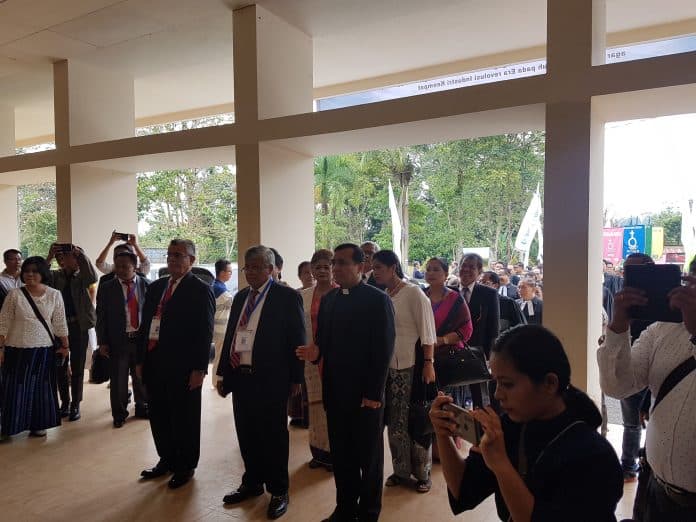 tarian_tortor_warnai_pembukaan_rapat_pendeta_hkbp