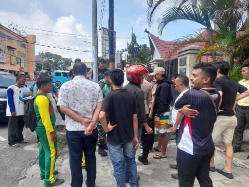 tawuran_pelajar_di_siantar_ganggu_arus_lalu_lintas