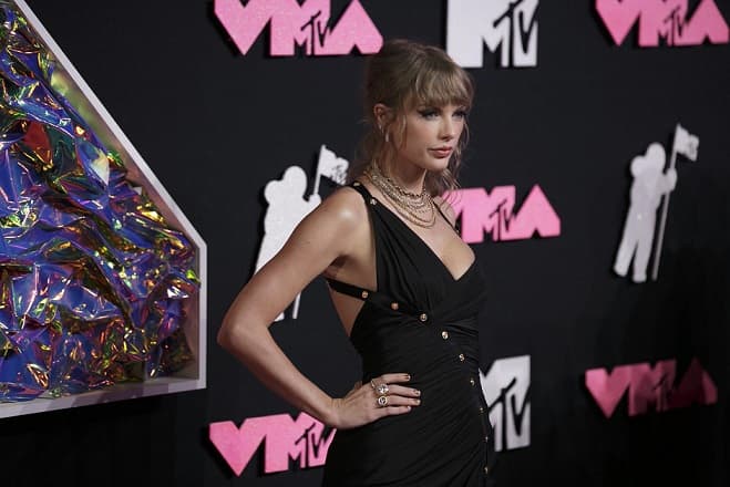 taylor_swift_rusak_cincin_antik_seharga_rp1843_juta