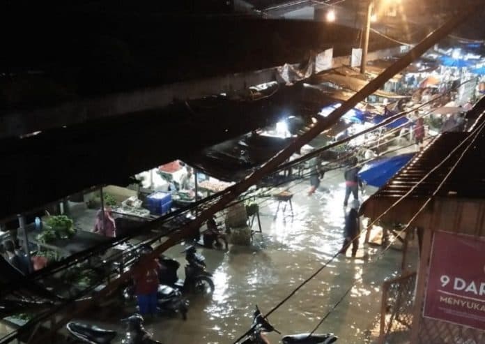 tebing_tinggi_sergai_banjir_besar_ribuan_rumah_terendam