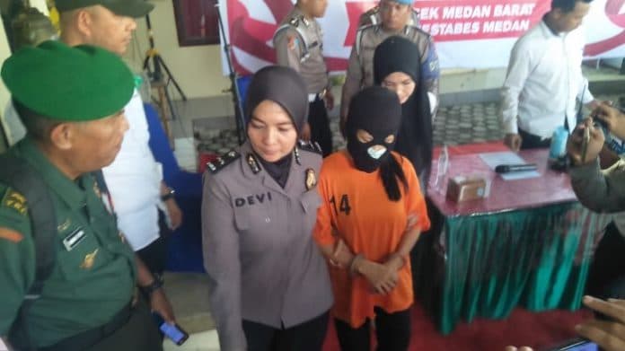 tega_ibu_muda_buang_bayinya_di_becak_ini_motifnya