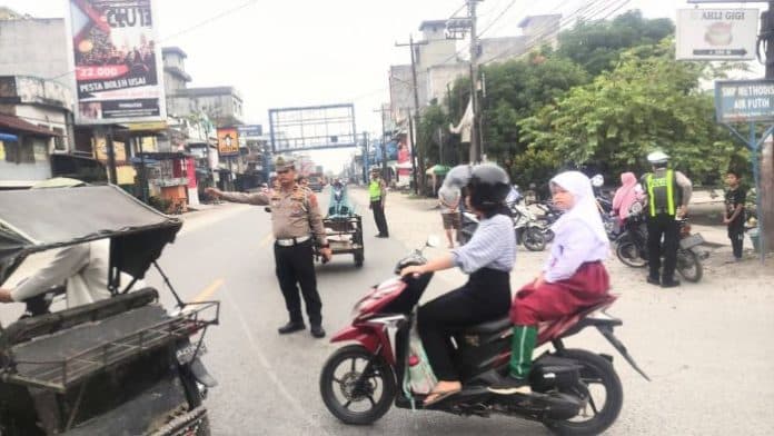 tegakkan_tertib_lalin_kapolres_batu_bara_luncurkan_inovasi_polisi_nyinyir