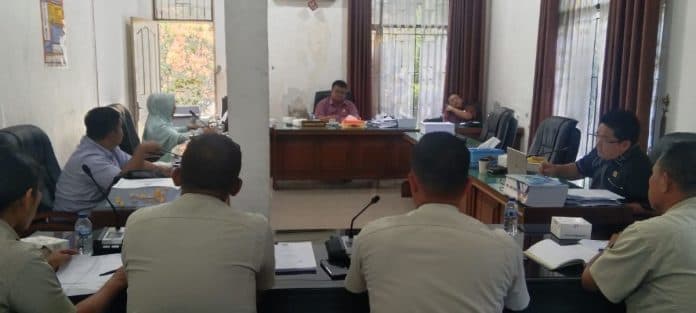 tegas_dprd_siantar_minta_satpol_pp_tertibkan_pedagang_di_depan_kantornya