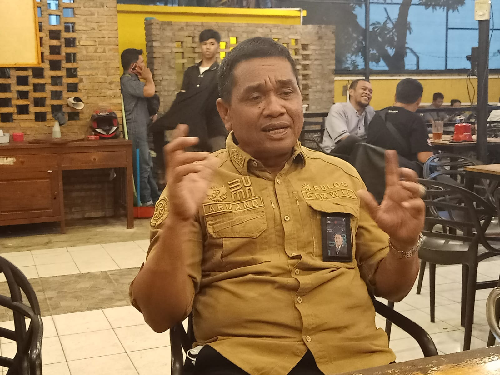 tekan_kenaikan_harga_bulog_salurkan_55_ton_beras_di_pasar_murah