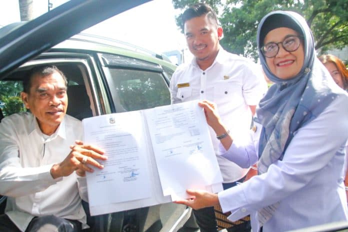 teken_kinerja_pimpinan_opd_wali_kota_siantar_sambangi_kadisnaker_ke_mobil
