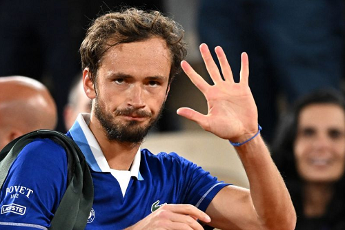 tekuk_ivashka_medvedev_melaju_ke_perempat_final_halle