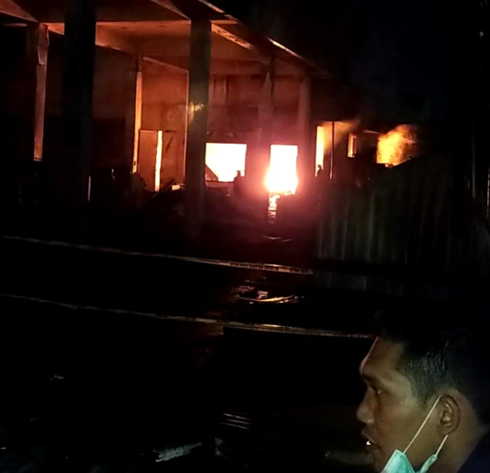 telan_5_korban_jiwa_api_di_gudang_gas_jalan_penyabungan_siantar_mendadak_menyala_lagi_ini_videonya
