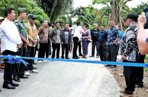 telan_biaya_rp8_miliar_jalan_penghubung_nagori_siboras_saribu_jandi_rampung