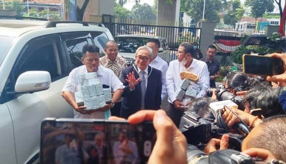 telusuri_uang_rp27_m_kantor_pengacara_terdakwa_kasus_korupsi_bts_kominfo_bakal_digeledah_kejagung