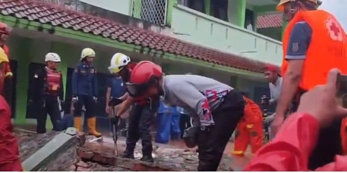 tembok_mtsn_19_pondok_labu_roboh_3_siswa_tewas
