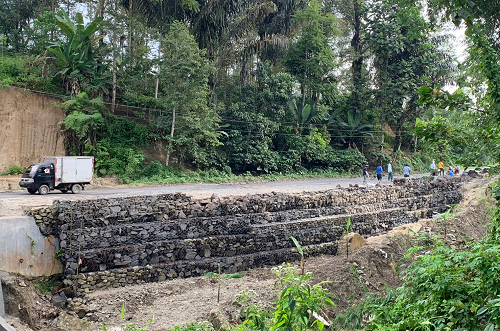 tembok_penahan_di_nagori_tigabolon_proyek_bpbd_simalungun_dibongkar