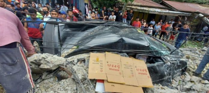 tembok_penahan_gereja_khatolik_di_parapat_roboh_dan_telan_korban_jiwa