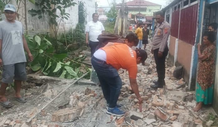 tembok_spbu_yang_roboh_timpa_3_warga_pancur_batu_2_meninggal_dunia