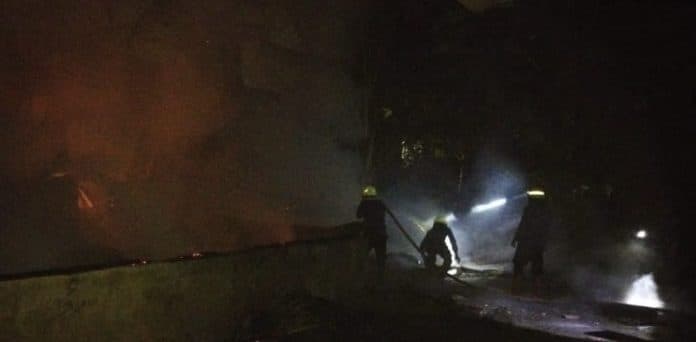 tempat_usaha_pembuatan_kerupuk_di_jalan_eka_warni_medan_terbakar