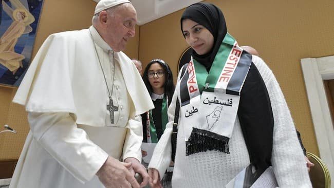 temui_warga_palestina_paus_fransiskus_sebut_israel_lakukan_genosida