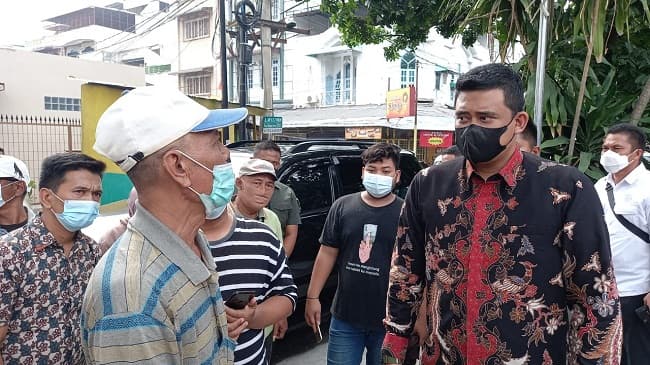 temukan_bangunan_liar_bobby_sentil_lurah_pandau_hulu_ii