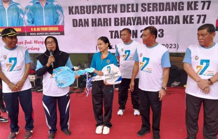 tenaga_honor_dan_asn_boyong_sepeda_motor_hari_jadi_deli_serdang_ke_77