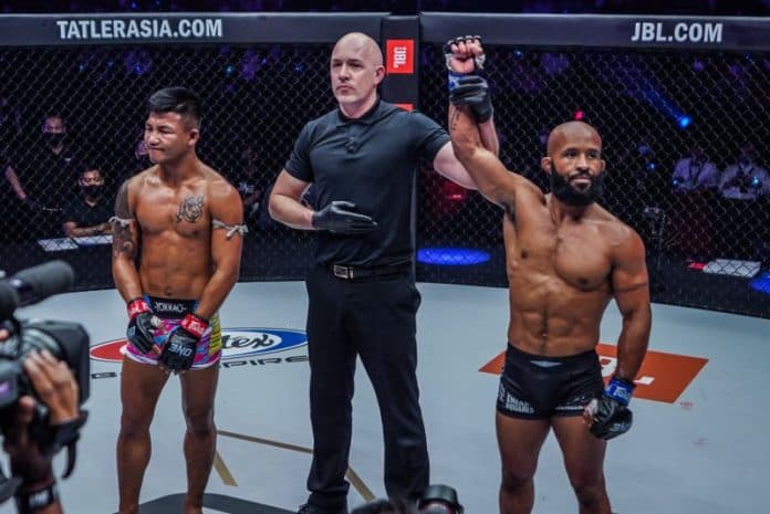 tendangan_lutut_super_johnson_buat_moraes_ko_di_one_championship