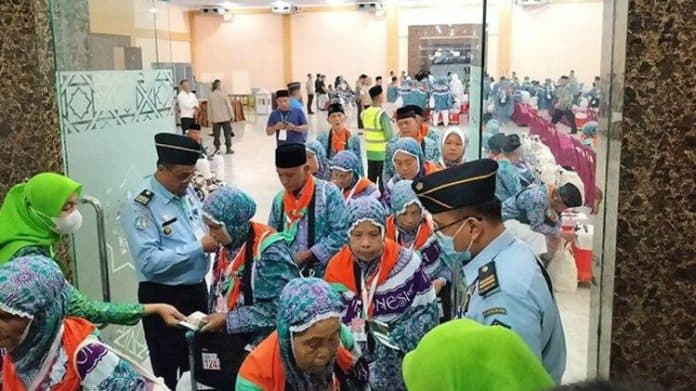 tengah_malam_ini_jemaah_haji_kloter_i_debarkasi_medan_tiba_di_kualanamu