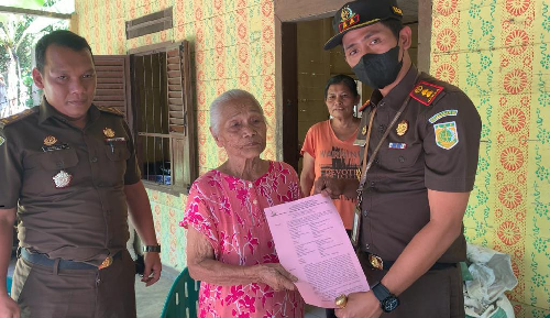 terapkan_restorative_justice_perkara_nenek_usia_96_tahun_dihentikan_kejari_samosir