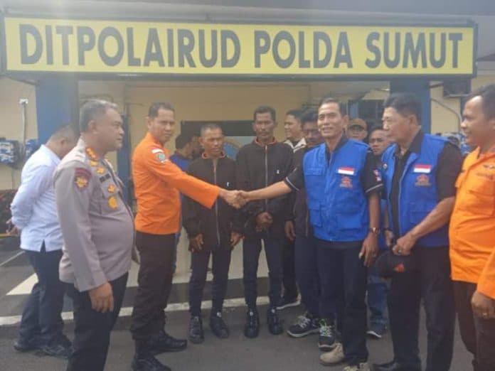 terapung_12_jam_di_laut_tiga_nelayan_asal_aceh_berhasil_diselamatkan