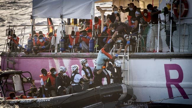 terapung_di_laut_mediterania_623_imigran_diselamatkan