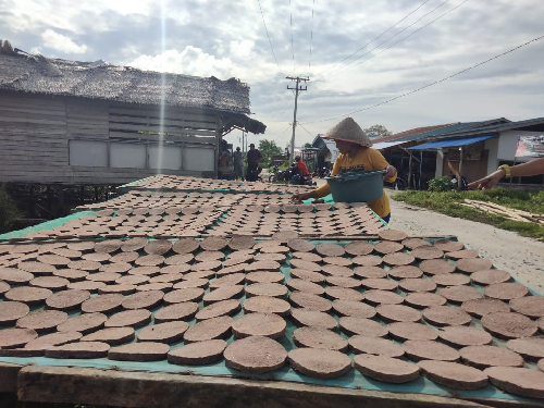 terasi_bahan_baku_udang_kecepe_terbaik_di_desa_silo_baru_bertahan_puluhan_tahun