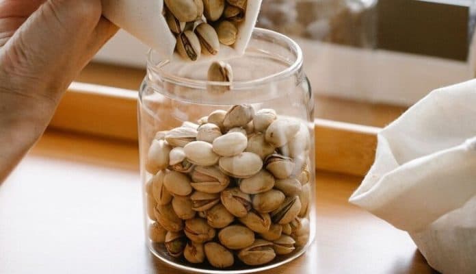 teratur_memakan_kacang_pistachio_berguna_bagi_kesehatan_mata