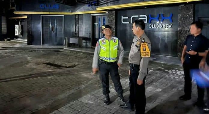 terbukti_edarkan_narkoba_traxx_club_ktv_di_jalan_nibung_raya_ditutup
