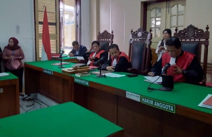 terbukti_jual_beli_12_kg_sisik_trenggiling_2_terdakwa_dihukum_1_tahun_penjara