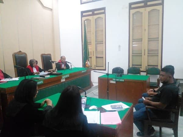 terdakwa_akui_salah_jual_sabu_hakim_masih_banyak_kerjaan_lain