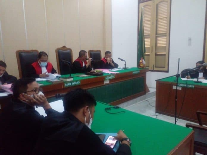 terdakwa_arri_wibowo_akui_penyelewengan_dana_debitur_bri