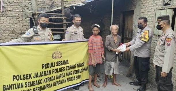 terdampak_kenaikan_bbm_warga_kurang_mampu_di_tebing_tinggi_dapat_bantuan