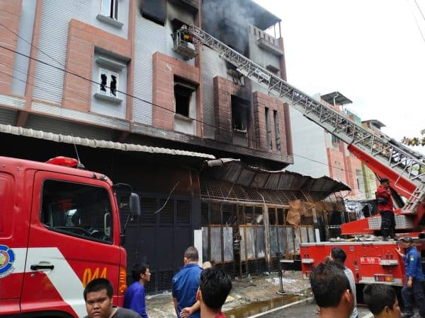 terdengar_ledakan_di_ruko_jalan_rahmadsyah_medan_yang_terbakar