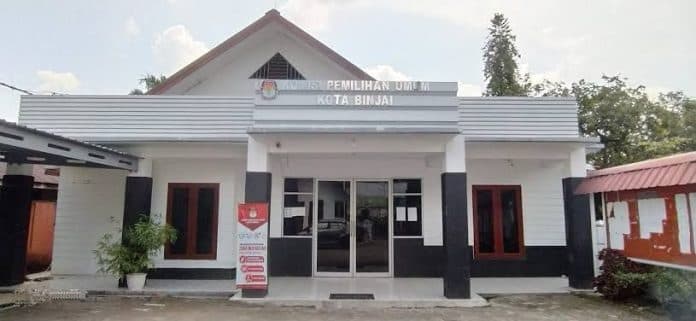 terima_11_juta_lembar_surat_suara_pemilu_2024_kpu_binjai_kawal_proses_sortir_dan_lipat