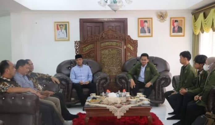 terima_audiensi_pj_wali_kota_tebing_tinggi_saya_tidak_anti_kritik_silahkan_disampaikan