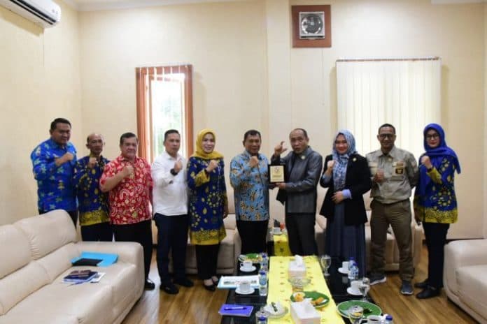 terima_kunjungan_tim_komisi_insformasi_provinsi_sumut_ini_kata_bupati_deli_serdang