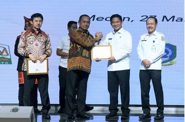 terima_penghargaan_kpk_hassanudin_paparkan_capaian_area_intervensi_mcp_tahun_2023