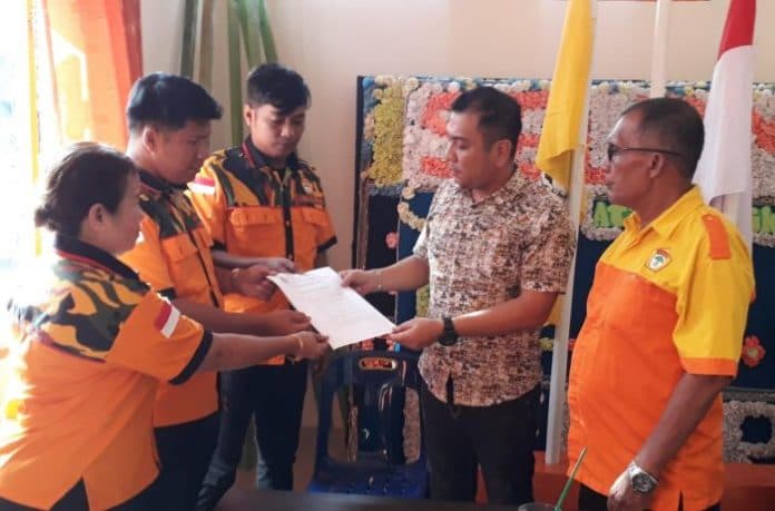 terima_sk_ksb_bm_kosgoro_1957_siantar_diminta_segera_lakukan_revitalisasi