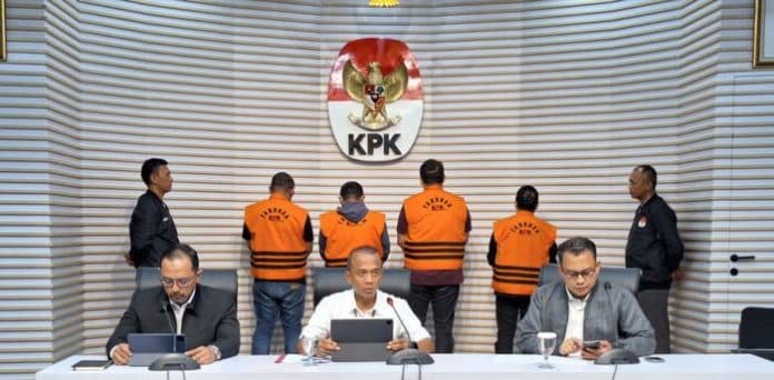terima_suap_kajari_bondowoso_puji_triasmoro_dan_kasi_pidsus_alexander_kd_silaen_jadi_tersangka