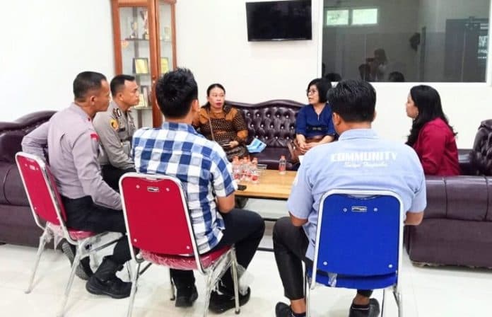 terima_tokoh_agama_kristen_kapolsek_indrapura_minta_ikuti_harkamtibmas